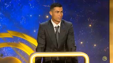 Ronaldo recebe prémio de Melhor Jogador do Médio Oriente