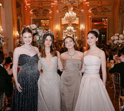 Veja as jovens da realeza e famílias influentes que se apresentaram no Le Bal 2025, o mais exclusivo evento de debutantes do planeta
