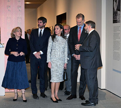 Letizia surge com o mesmo padrão que Kate Middleton usou na semana passada