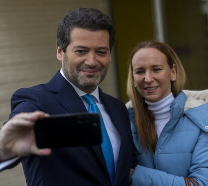 Entre rezas e campanhas: a vida íntima de André Ventura e da mulher, Dina