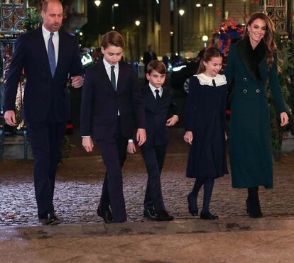 Imagem de união e elegância! William, Kate e os três filhos brilham na Abadia de Westminster