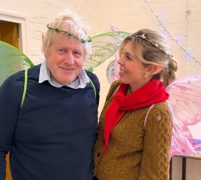 Grinalda e asas de fada... Boris Johnson como nunca o viu