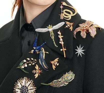 Nem brincos, nem colares, nem anéis... conheça o acessório que dá um 'twist' especial a qualquer visual