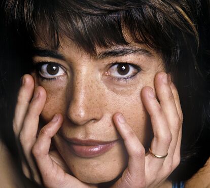 A vida de curvas e demónios de Clara Pinto Correia. Do estrelato às fotografias dos orgasmos que a fizeram perder tudo: 'Fiquei sem emprego, tive ordem de despejo, olhavam para mim de esguelha'