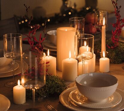 Mesa de Natal cheia de classe. As grandes tendências de decoração para o grande dia