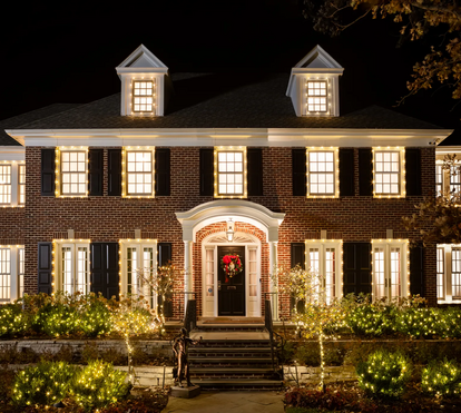 De lar acolhedor e inconfundível... a mansão moderna e irreconhecível: como está a icónica casa de 'Sozinho em Casa'