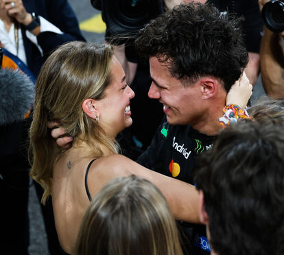 A semelhança (não) é pura coincidência: como Margarida Corceiro e Lando Norris se transformaram nos novos Ayrton Senna e Adriane Galisteu e estão a conquistar o mundo da Fórmula 1