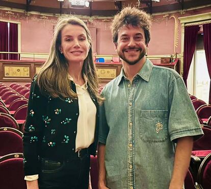 Letizia aparece de surpresa em cinema em Madrid e ainda participa em debate sobre o filme