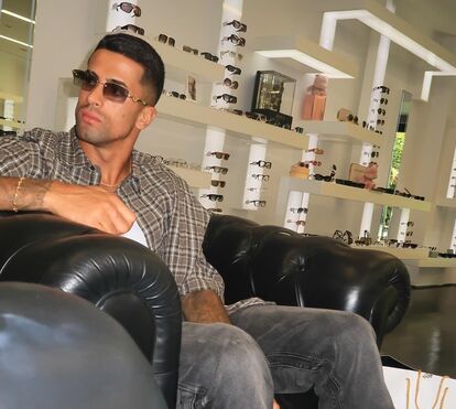 As mil e uma polémicas do futebolista João Cancelo: da cena pancadaria na noite algarvia ao confronto com passageiro no avião, que está a correr o mundo