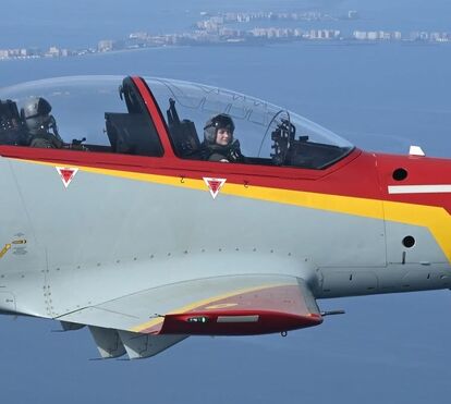 Princesa Leonor no seu primeiro voo aos comandos de uma aeronave. Impressionante!