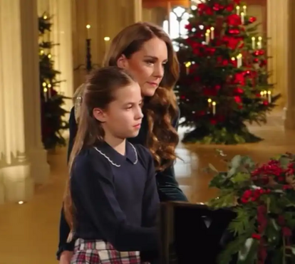 Momento de ternura no Natal. Kate Middleton e o surpreendente dueto com a filha ao piano