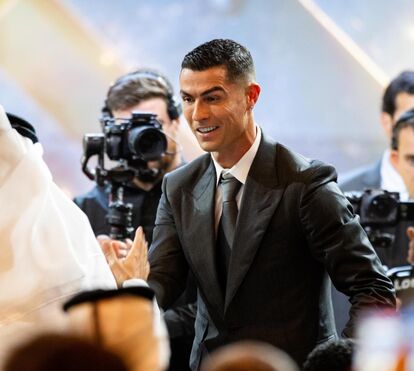Cristiano Ronaldo ganhou este domingo o Prémio de Melhor Jogador do Médio Oriente e faz promessa de chegar aos mil golos