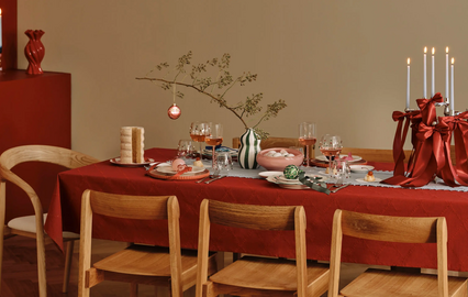 Mesa festiva pronta para receber a família com estilo e criar momentos especiais.
