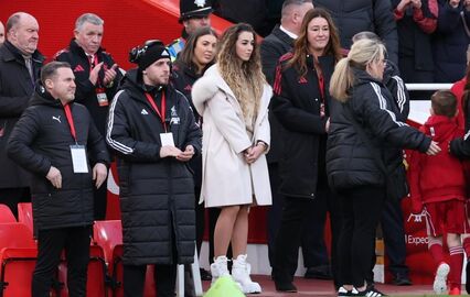 O momento em que os filhos de Diogo Jota subiram ao relvado antes do Liverpool-Wolverhampton