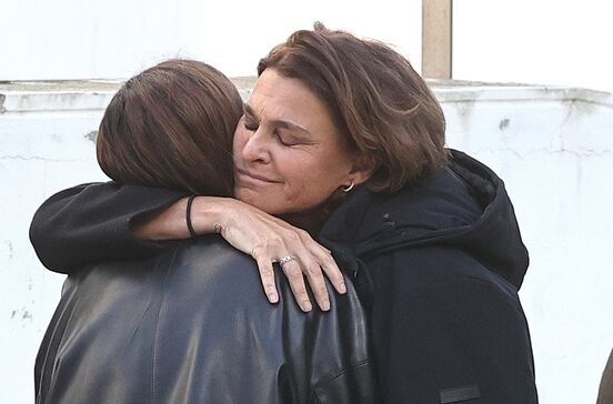 Rita Salema e Francisca Salema no funeral de Almeno Gonçalves.jpg