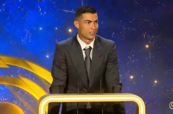 Cristiano Ronaldo recebe prémio de melhor jogador no Médio Oriente