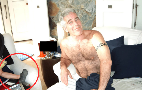 Foto de Jeffrey Epstein causa indignação após divulgação de documentos da investigação