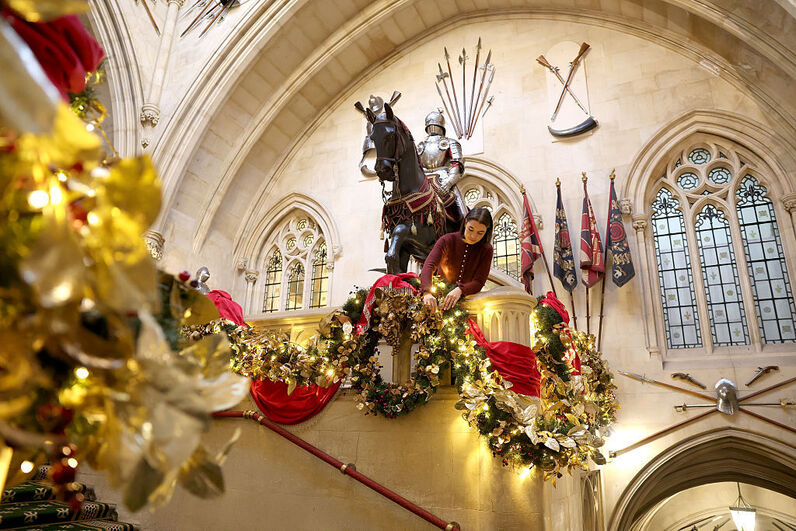 Castelo de Windsor pronto para o Natal com decorações festivas
