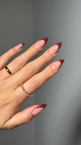 Manicura natalícia é pirosa? No Natal tudo é permitido...