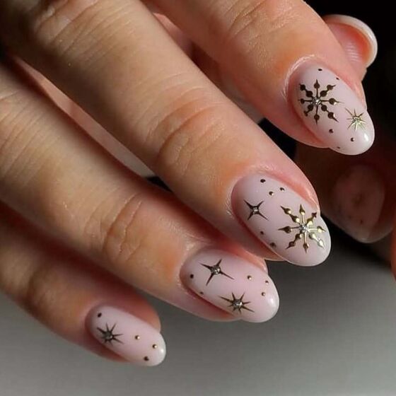 Manicura natalícia é pirosa? No Natal tudo é permitido...