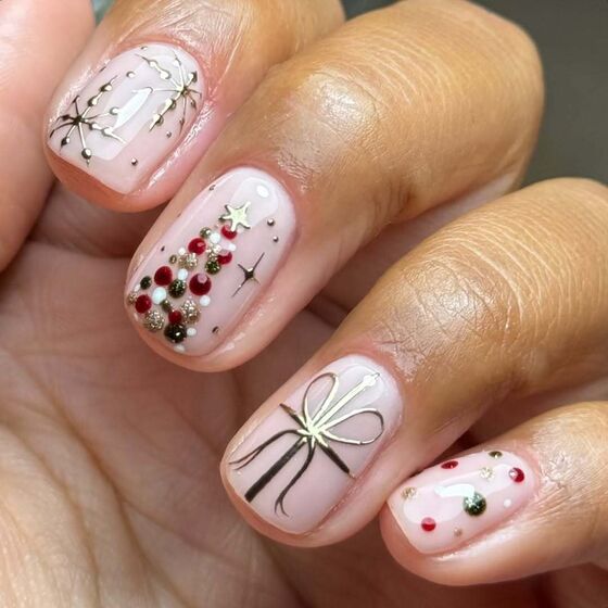 Manicura natalícia é pirosa? No Natal tudo é permitido...