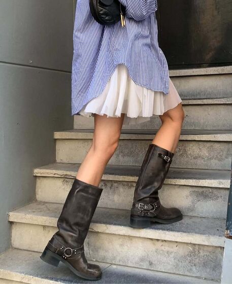 'Biker boots' e saias: a dupla perfeita
