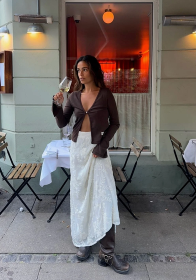 'Biker boots' e saias: a dupla perfeita