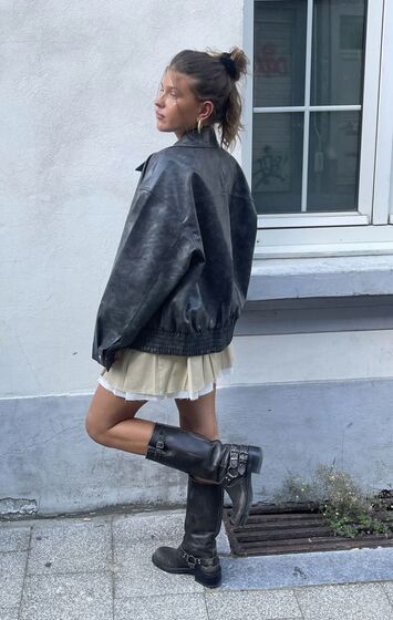 'Biker boots' e saias: a dupla perfeita