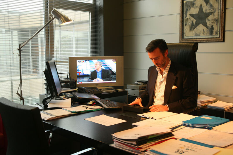 João Cotrim Figueiredo no se gabinete na TVI