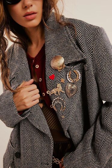 Nem brincos, nem colares, nem anéis... Conheça o acessório que dá um 'twist' especial a qualquer visual