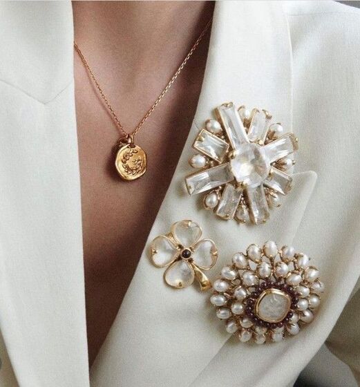 Nem brincos, nem colares, nem anéis... Conheça o acessório que dá um 'twist' especial a qualquer visual