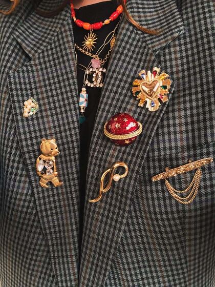 Nem brincos, nem colares, nem anéis... Conheça o acessório que dá um 'twist' especial a qualquer visual