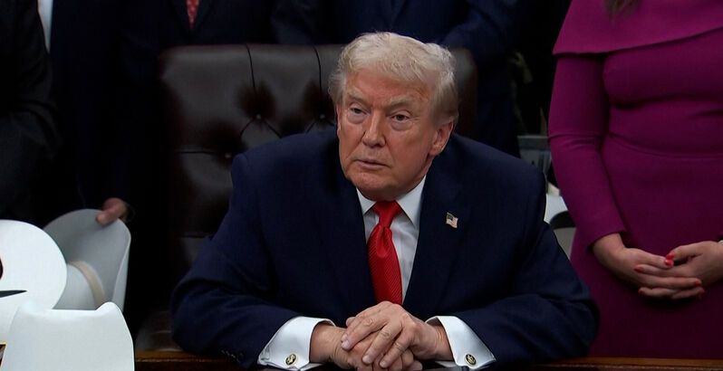 Presidente norte-americano continua a desvalorizar polémica, apesar das novas fotografias voltarem a associar Donald Trump a Jeffrey Epstein