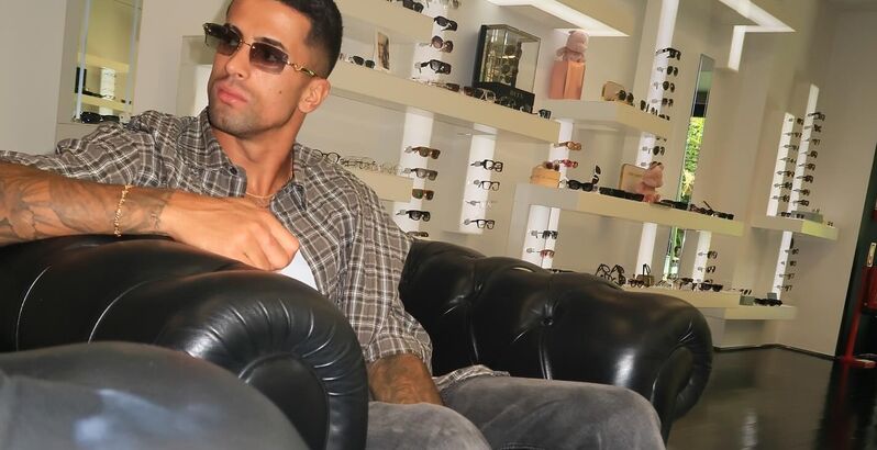 As mil e uma polémicas do futebolista João Cancelo: da cena pancadaria na noite algarvia ao confronto com passageiro no avião, que está a correr o mundo