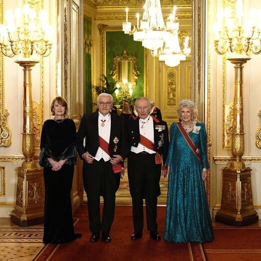 O presidente alemão, Frank-Walter Steinmeier, e a primeira-dama, Elke Büdenbender, com os reis Carlos III e Camilla