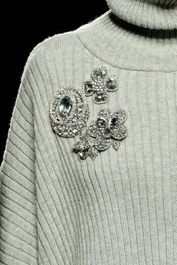 Nem brincos, nem colares, nem anéis... Conheça o acessório que dá um 'twist' especial a qualquer visual