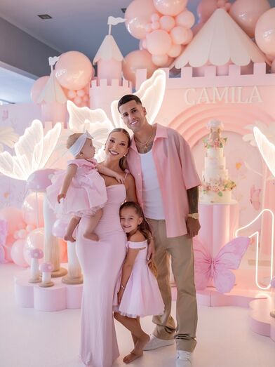 João Cancelo com a família na festa de aniversário de Camila