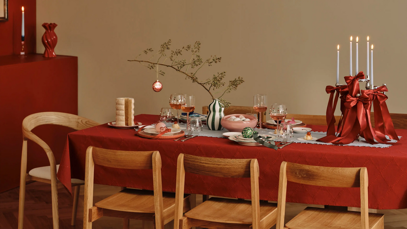 Mesa festiva pronta para receber a família com estilo e criar momentos especiais.
