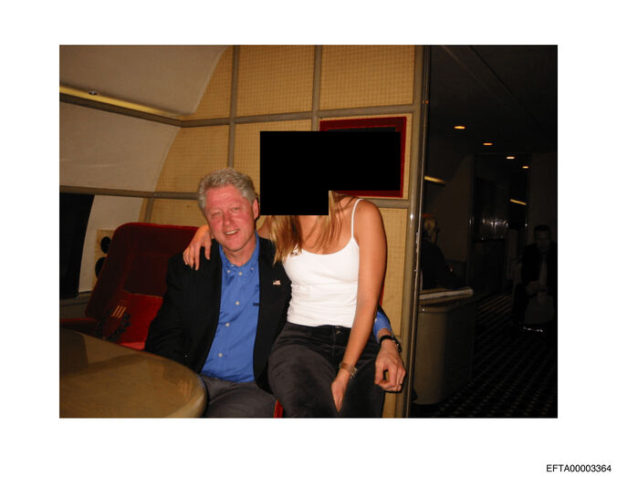 Novas fotos revelam Bill Clinton em eventos ligados a Epstein