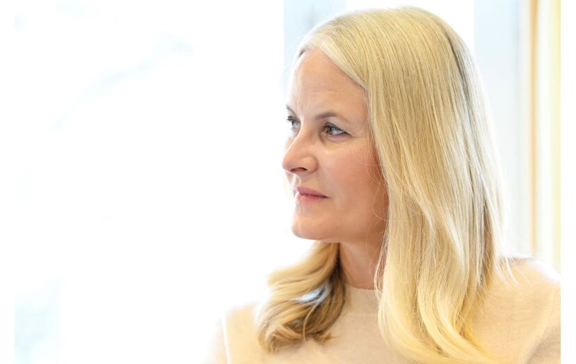Princesa Mette-Marit aguarda transplante de pulmão após palavras dos reis da Noruega.
