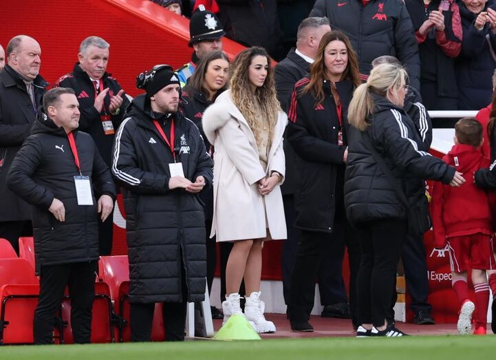 O momento em que os filhos de Diogo Jota subiram ao relvado antes do Liverpool-Wolverhampton