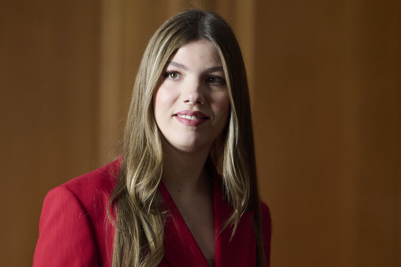 Infanta Sofia encanta em Lisboa, enquanto reis sentem ausência na Espanha