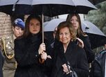 Rainha Sofia com netas no funeral da irmã