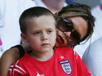 Victoria Beckham com o filho, Brooklyn