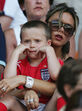 Victoria Beckham com o filho, Brooklyn, durante jogo de Inglaterra