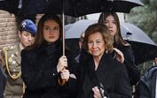 Rainha Sofia com netas no funeral da irmã