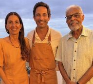 José Avillez cozinha em casa de Gilberto Gil com a sua mulher.
