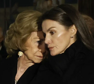 Rainhas Sofia e Letizia juntas em momento de luto