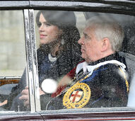 Príncipe André enfrenta afastamento da filha Eugenie após escândalo sexual