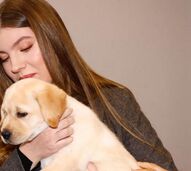 Infanta Sofia encanta ao surgir com um cachorrinho